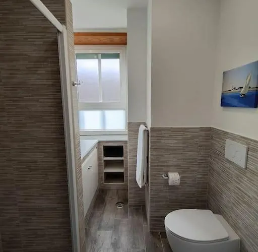 White & Wood House In Apartament Rzym
