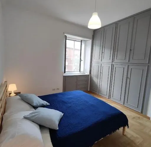 White & Wood House In * Rzym